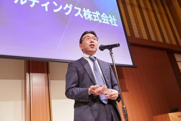 CCCMKホールディングス株式会社 スピーチの様子
